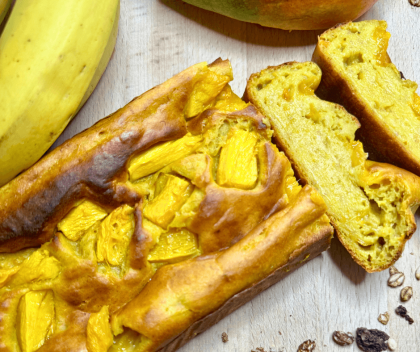 bananin kruh z mangom in jogurtom